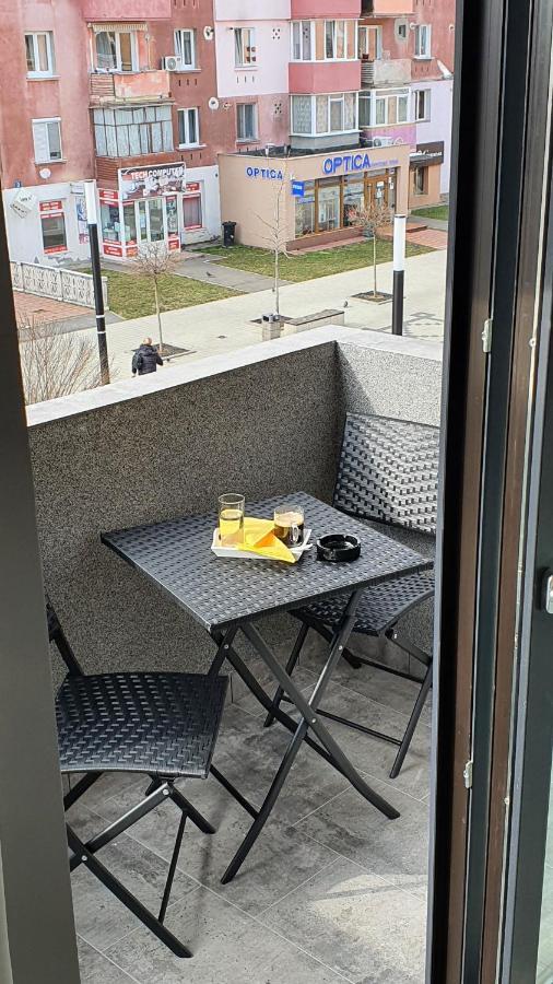 Fim Apartament Leilighet Hunedoara Eksteriør bilde