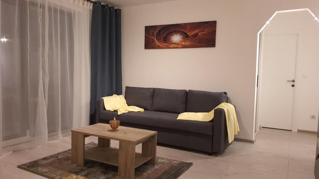 Fim Apartament Leilighet Hunedoara Eksteriør bilde