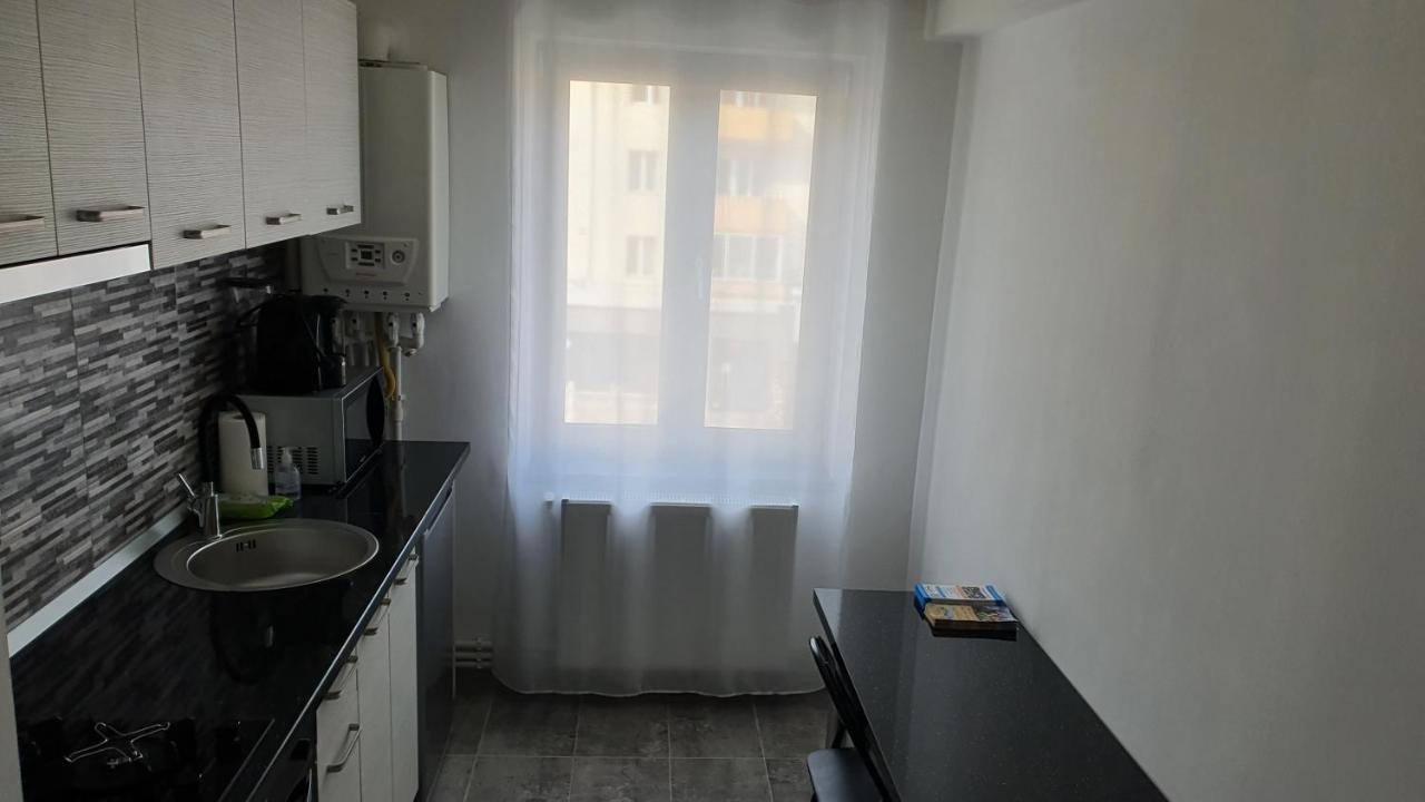 Fim Apartament Leilighet Hunedoara Eksteriør bilde