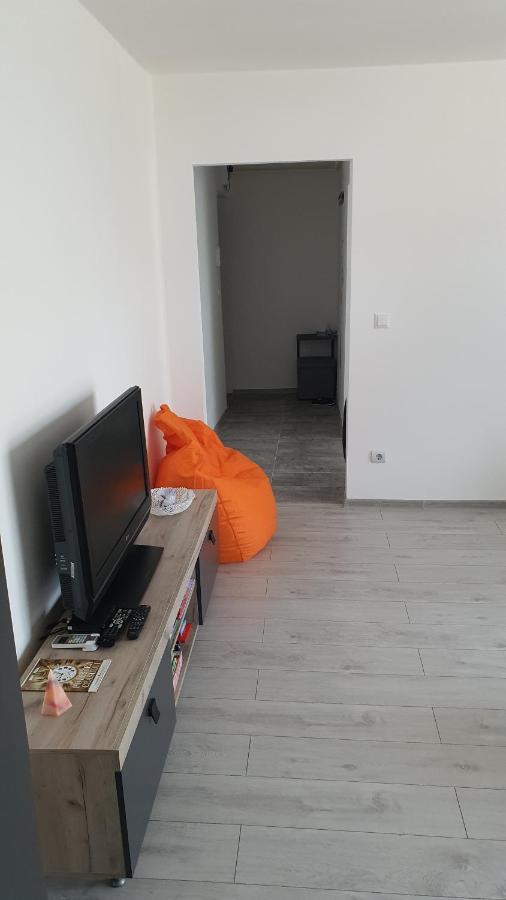 Fim Apartament Leilighet Hunedoara Eksteriør bilde