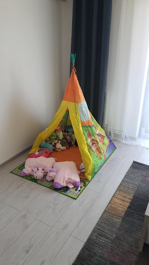 Fim Apartament Leilighet Hunedoara Eksteriør bilde