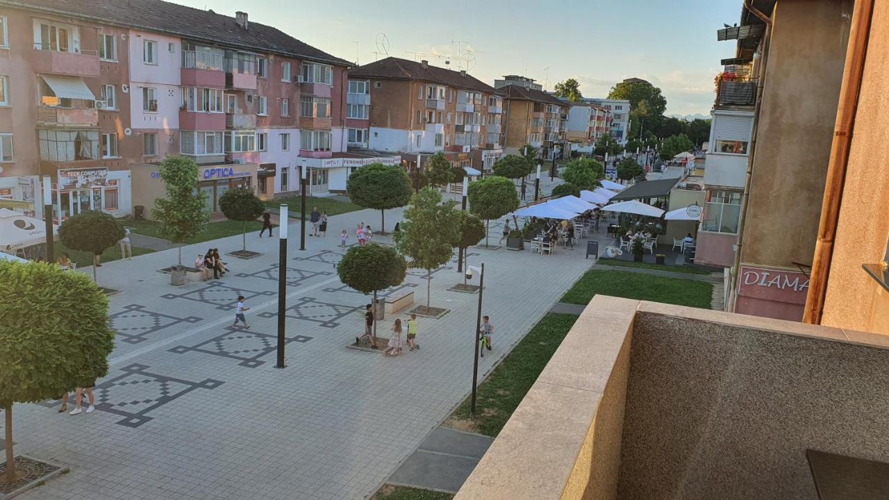 Fim Apartament Leilighet Hunedoara Eksteriør bilde