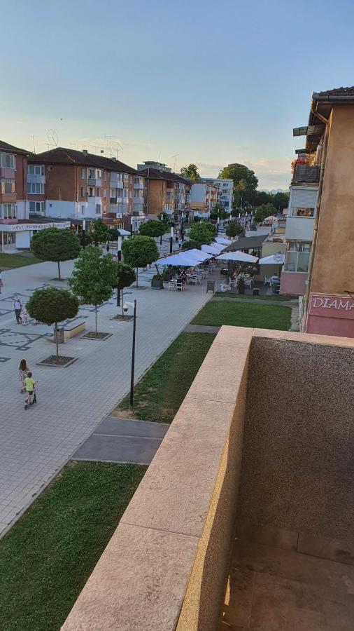 Fim Apartament Leilighet Hunedoara Eksteriør bilde