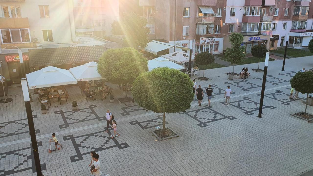 Fim Apartament Leilighet Hunedoara Eksteriør bilde
